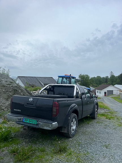 Nissan Navara 2 of 7