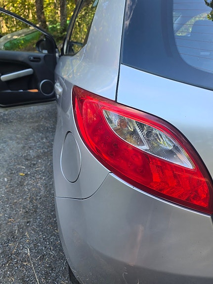 Mazda 2 3 of 5