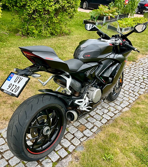 Ducati Panigale V2 4 of 16