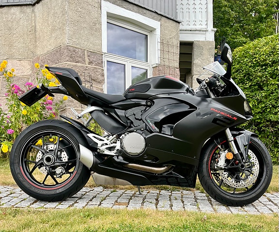 Ducati Panigale V2 2 of 16