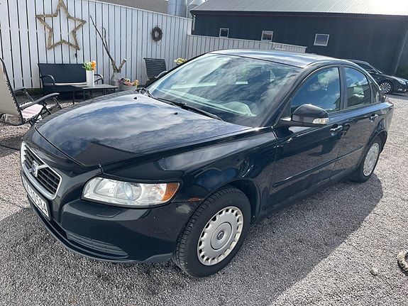 Volvo S40 2 of 14