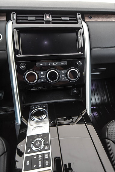 Land Rover Discovery 12 of 16