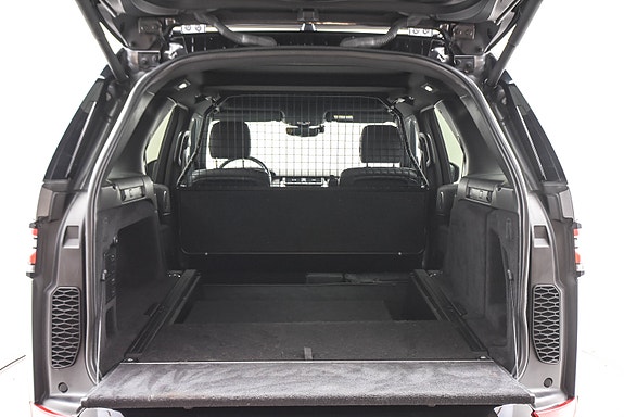 Land Rover Discovery 16 of 16