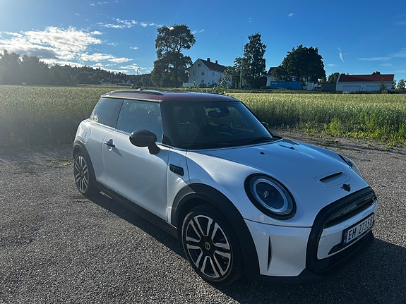 MINI Cooper SE 2 of 21
