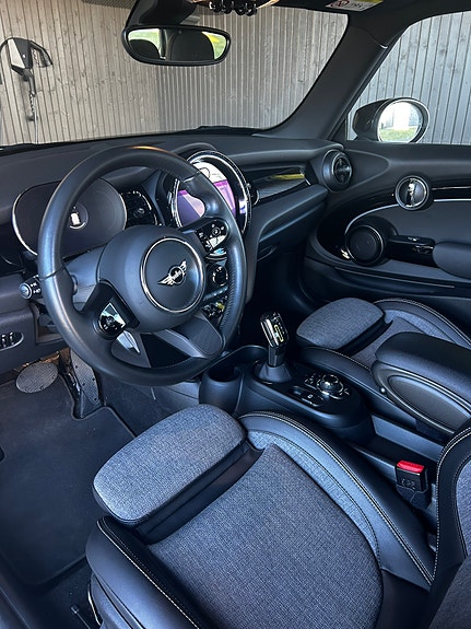 MINI Cooper SE 11 of 21