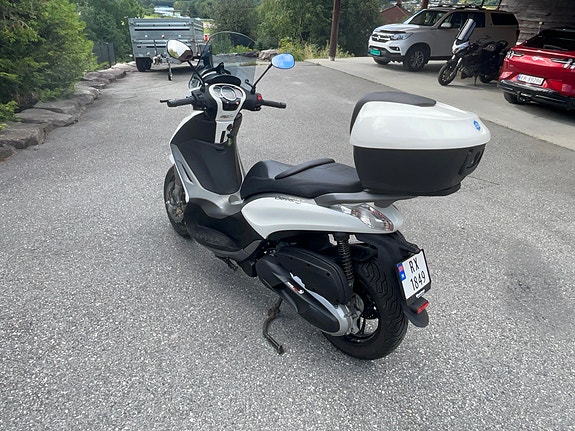 Piaggio Beverly 350 Sport Touring 5 of 11