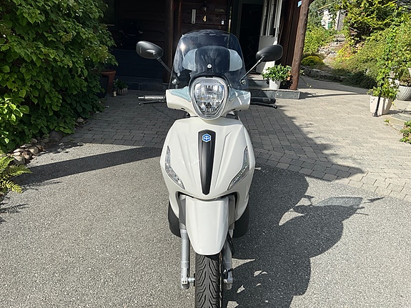 Piaggio Beverly 350 Sport Touring 3 of 11