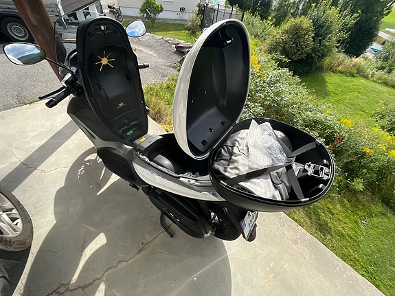 Piaggio Beverly 350 Sport Touring 8 of 11