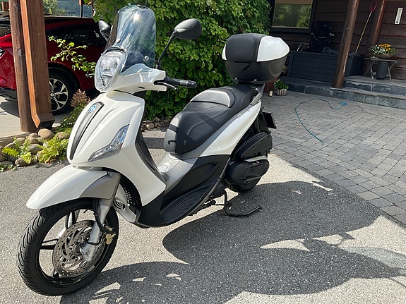 Piaggio Beverly 350 Sport Touring 4 of 11