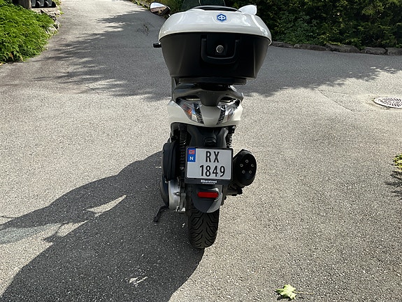 Piaggio Beverly 350 Sport Touring 6 of 11