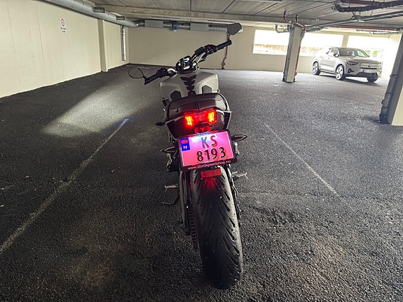 Yamaha MT-09 4 of 14