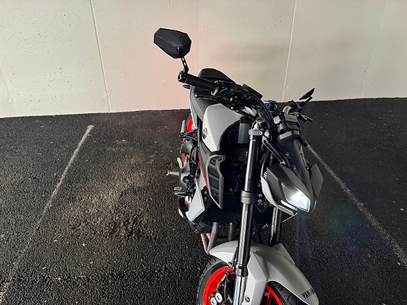 Yamaha MT-09 3 of 14