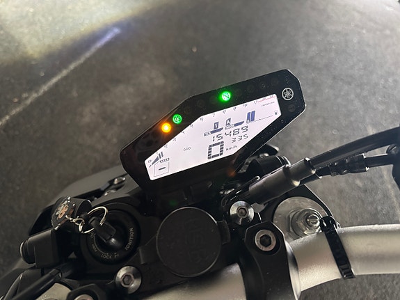 Yamaha MT-09 10 of 14