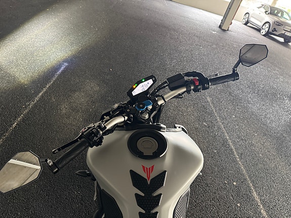 Yamaha MT-09 11 of 14