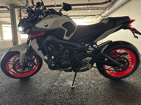 Yamaha MT-09 5 of 14