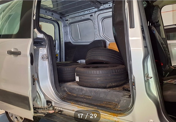 Ford Transit Connect 17 of 29