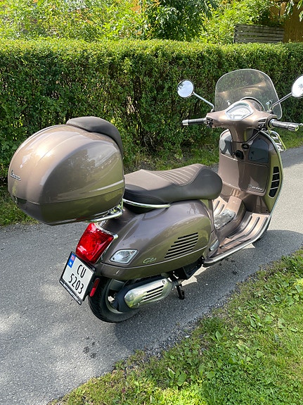 Vespa GTS Touring 5 of 11