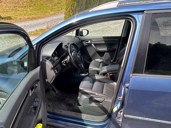 Volkswagen Touran 5 of 8