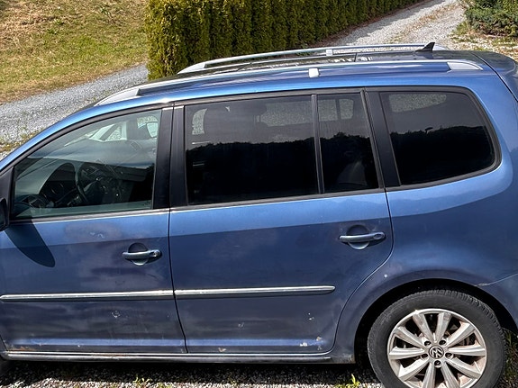 Volkswagen Touran 3 of 8