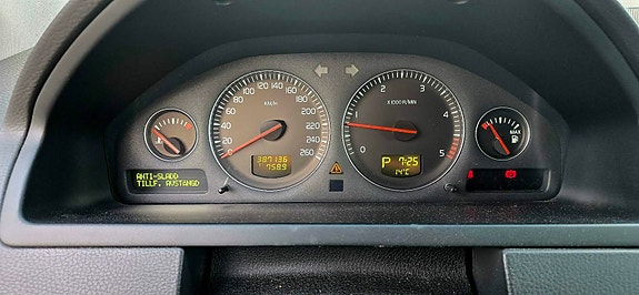 Volvo XC90 3 of 8