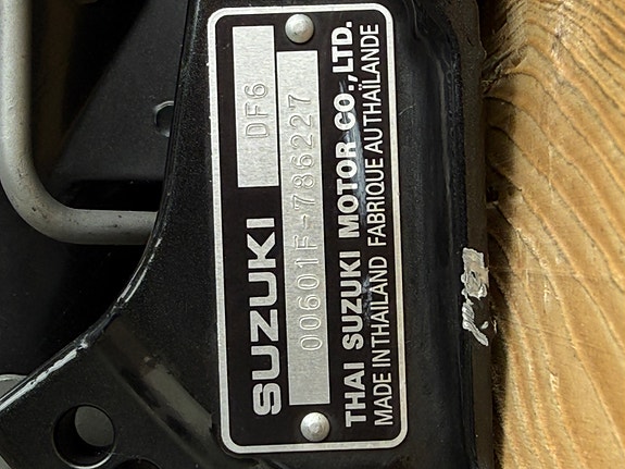 Suzumar MX- 260 VIB med Suzuki 6 hk påhengsmotor 19 of 20