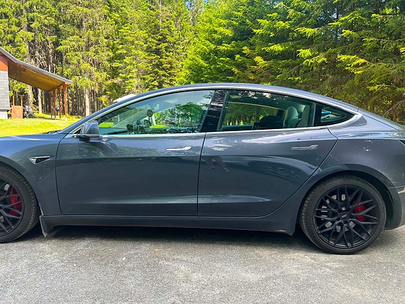 Tesla Model 3 4 of 5