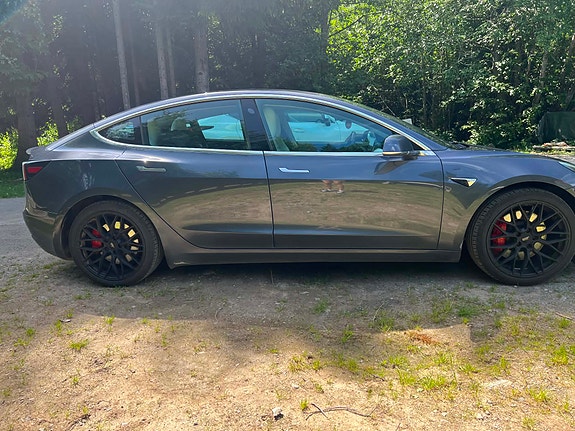 Tesla Model 3 2 of 5