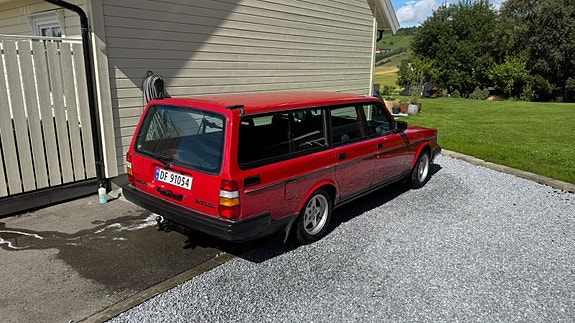 Volvo 240 3 of 5