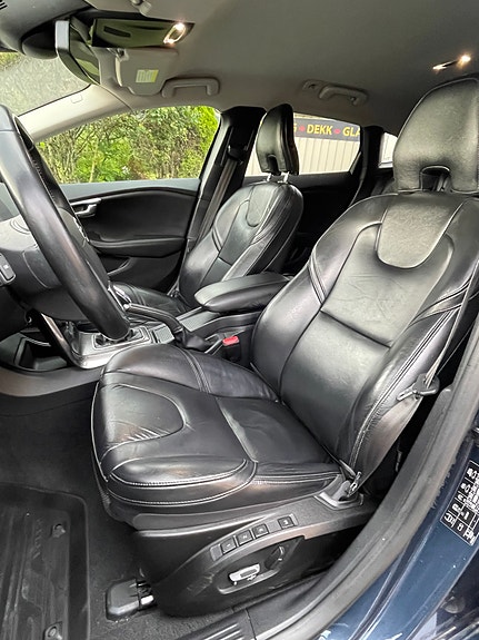 Volvo V40 7 of 27