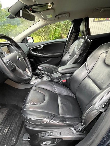 Volvo V40 8 of 27