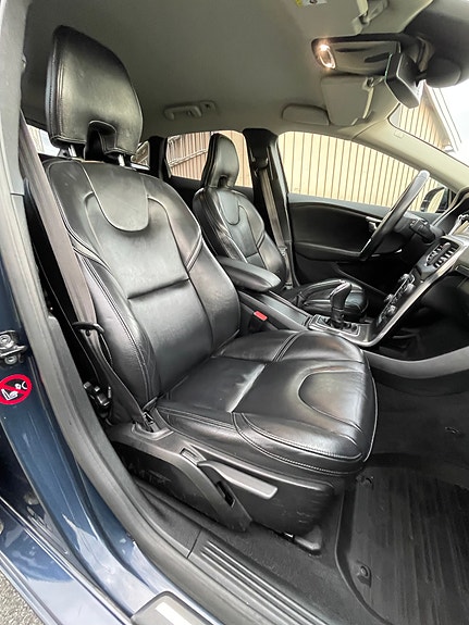 Volvo V40 12 of 27