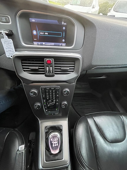Volvo V40 22 of 27