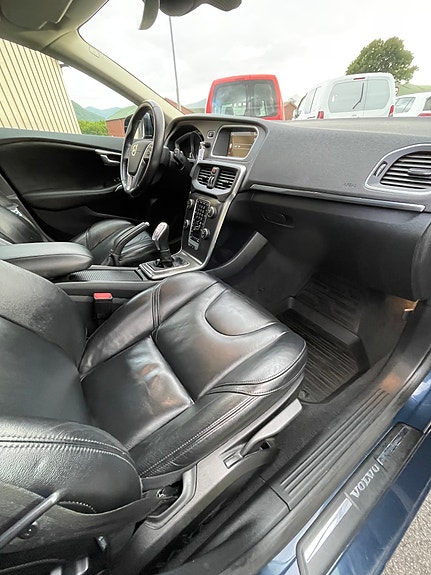 Volvo V40 13 of 27