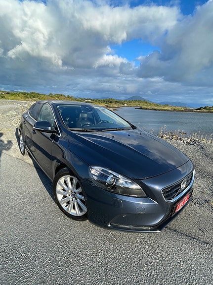 Volvo V40 3 of 27