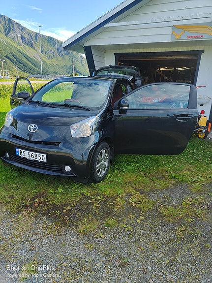 Toyota IQ 12 of 16