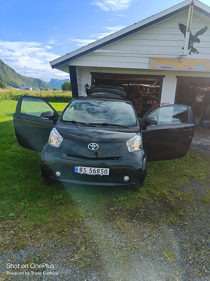 Toyota IQ 13 of 16
