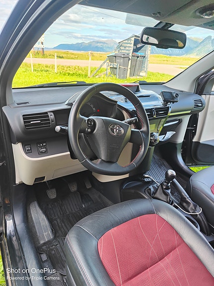Toyota IQ 2 of 16