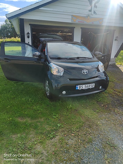 Toyota IQ 11 of 16