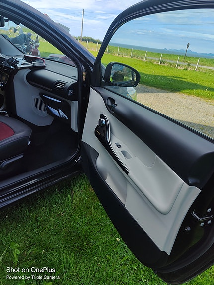 Toyota IQ 9 of 16
