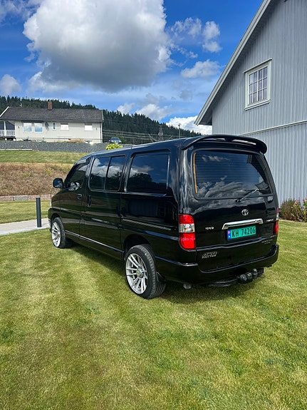 Toyota HiAce 5 of 5