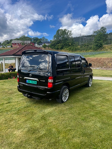 Toyota HiAce 3 of 5