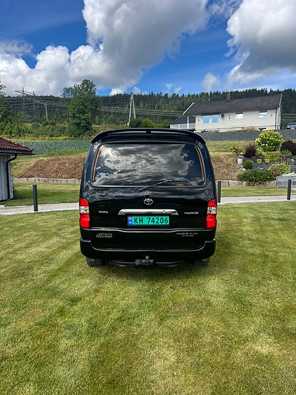 Toyota HiAce 4 of 5