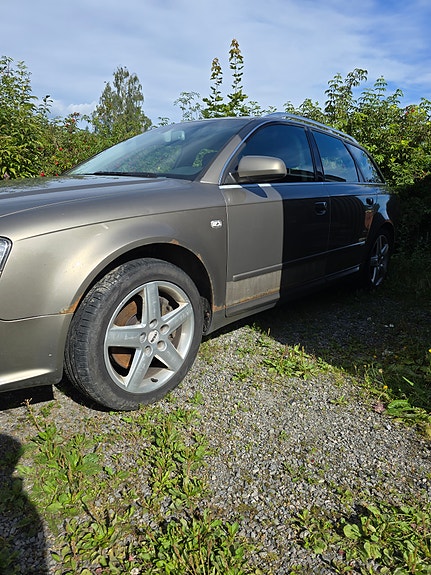Audi A4 5 of 15