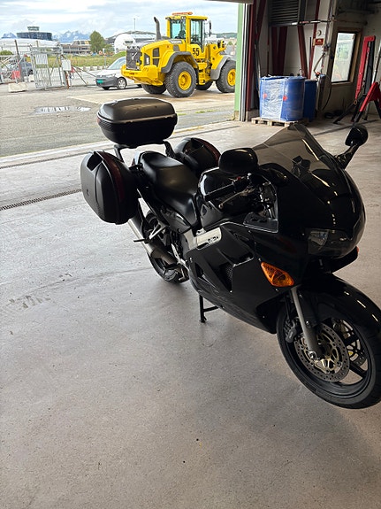 Honda VFR 800 2 of 7