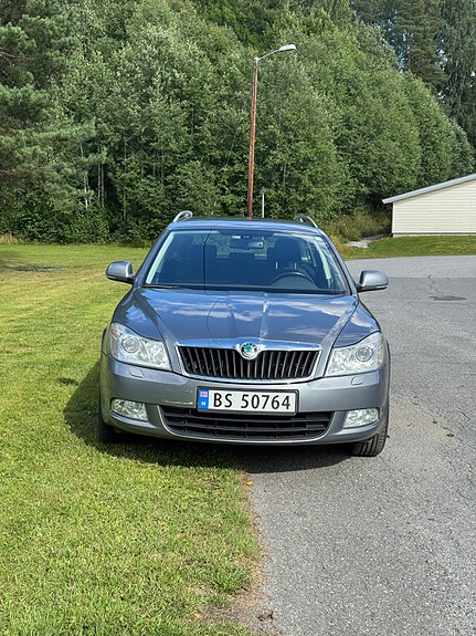 Skoda Octavia 2 of 5