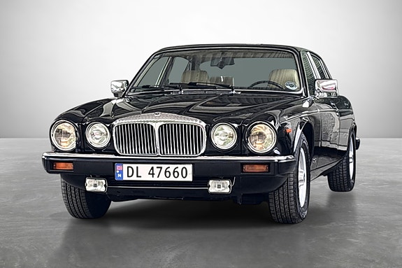 Jaguar XJ 3 of 30