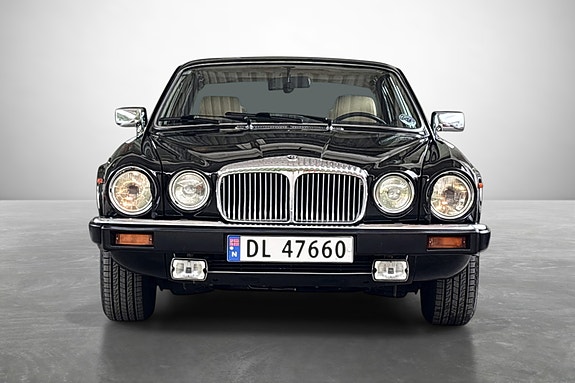 Jaguar XJ 2 of 30