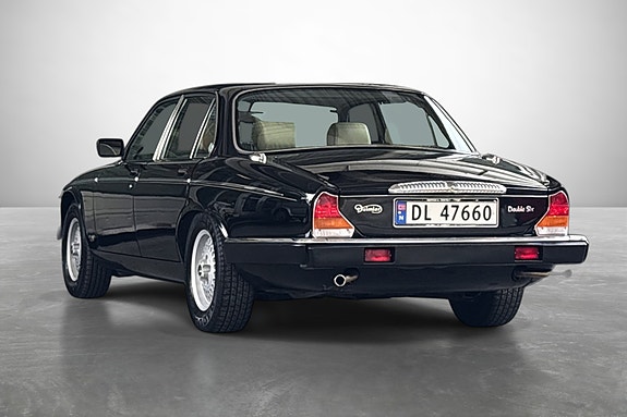 Jaguar XJ 7 of 30