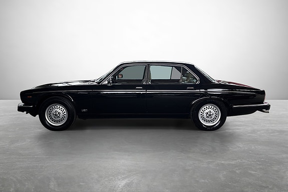 Jaguar XJ 4 of 30