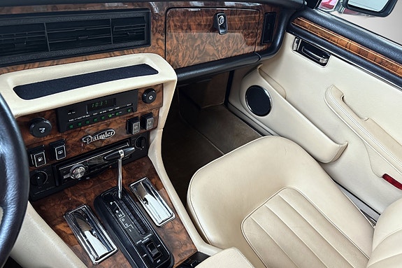 Jaguar XJ 10 of 30